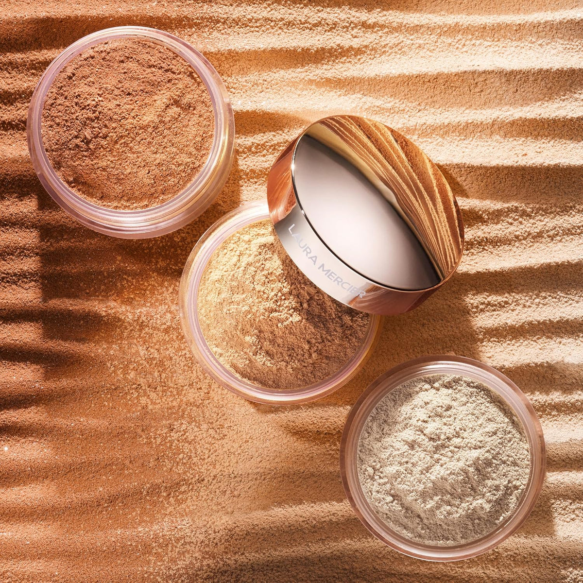 LAURA MERCIER Translucent Loose Powder, Light Catcher